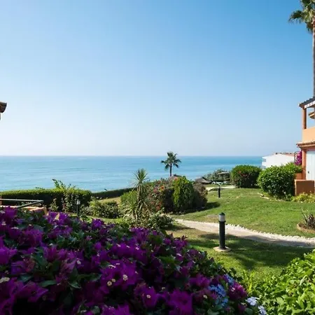 Apartment Beachfront 3br Townhouse With Pool In Estepona